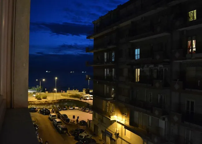 Dimora Tafuri Bed and Breakfast Σαλέρνο